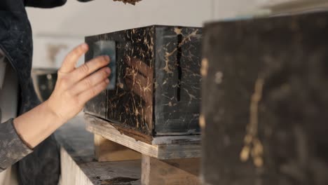 Renovation-of-objects-made-in-scagliola-technique-imitating-marble