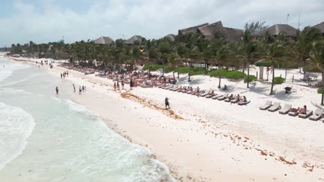 Luftdrohne-über-Strand-In-Tulum,-Mexiko-Geschossen