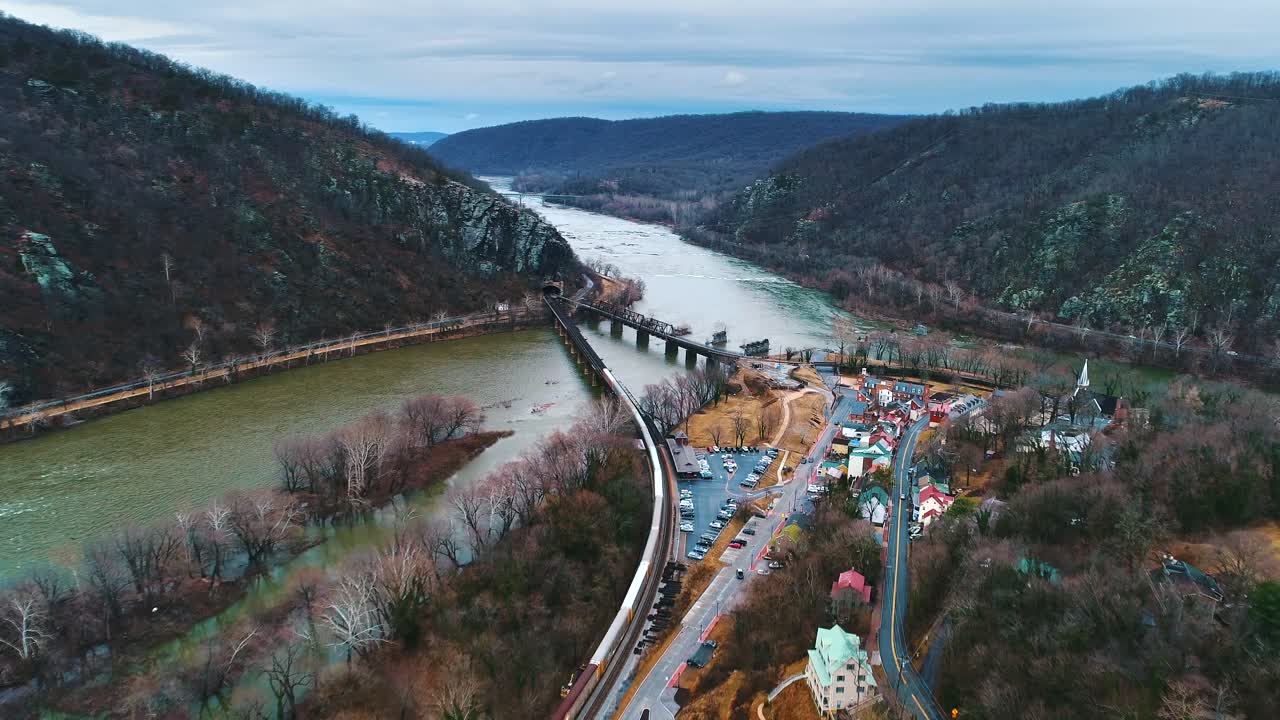Drone Harpers Ferry Treno Fiume Virginia Occidentale Fiume Potomac Storia Cinematografico Aereo