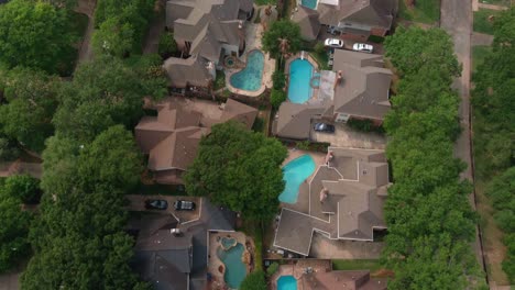 Aerial-view-of-affluent-homes-in-Houston,-Texas