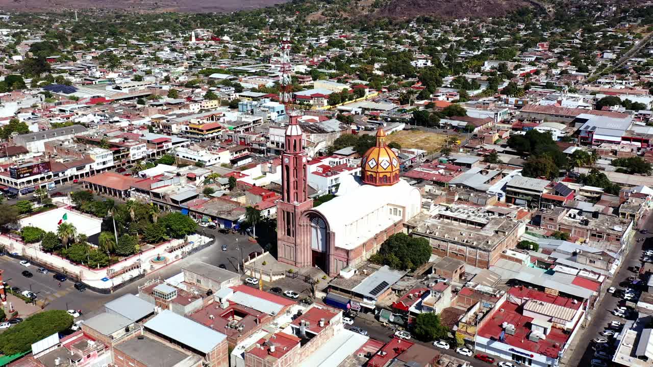 DRONE: ORBIT SHOT OF THE CATHEDRAL IN APATZINGAN AT NOON