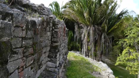 Walls-on-the-top-of-The-Temple-of-the-King-at-Kohunlich-Mayan-Site---Quintana-Roo,-Mexico