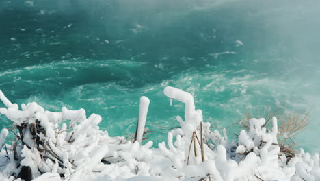 Winter-At-Niagara-Falls-Frozen-With-Ice-And-Snow-19