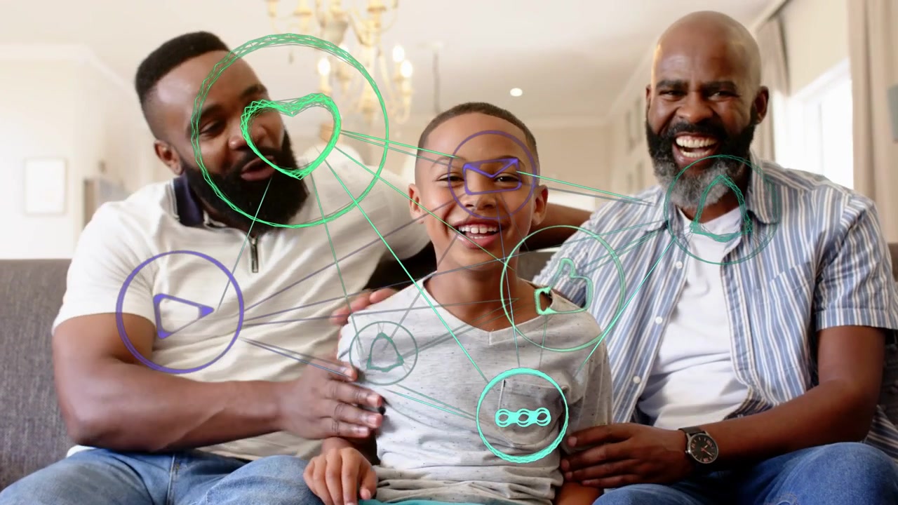 Ayah, anak, kakek, dan anak-anak bermain dan bergerak, orang dewasa meraih dan menyentuh teknologi, menghubungkan interaksi emosional dengan ekspresi wajah.