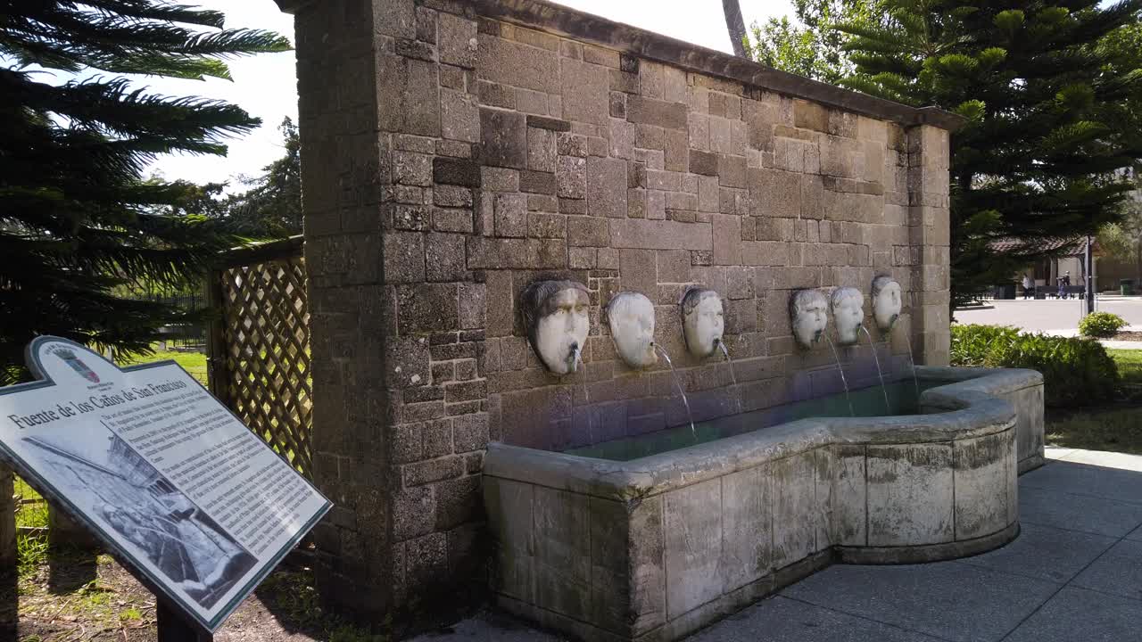 플로리다 주 세인트 어거스틴의 푸엔테 데 로스 카노스 데 샌프란시스코 랜드마크 분수