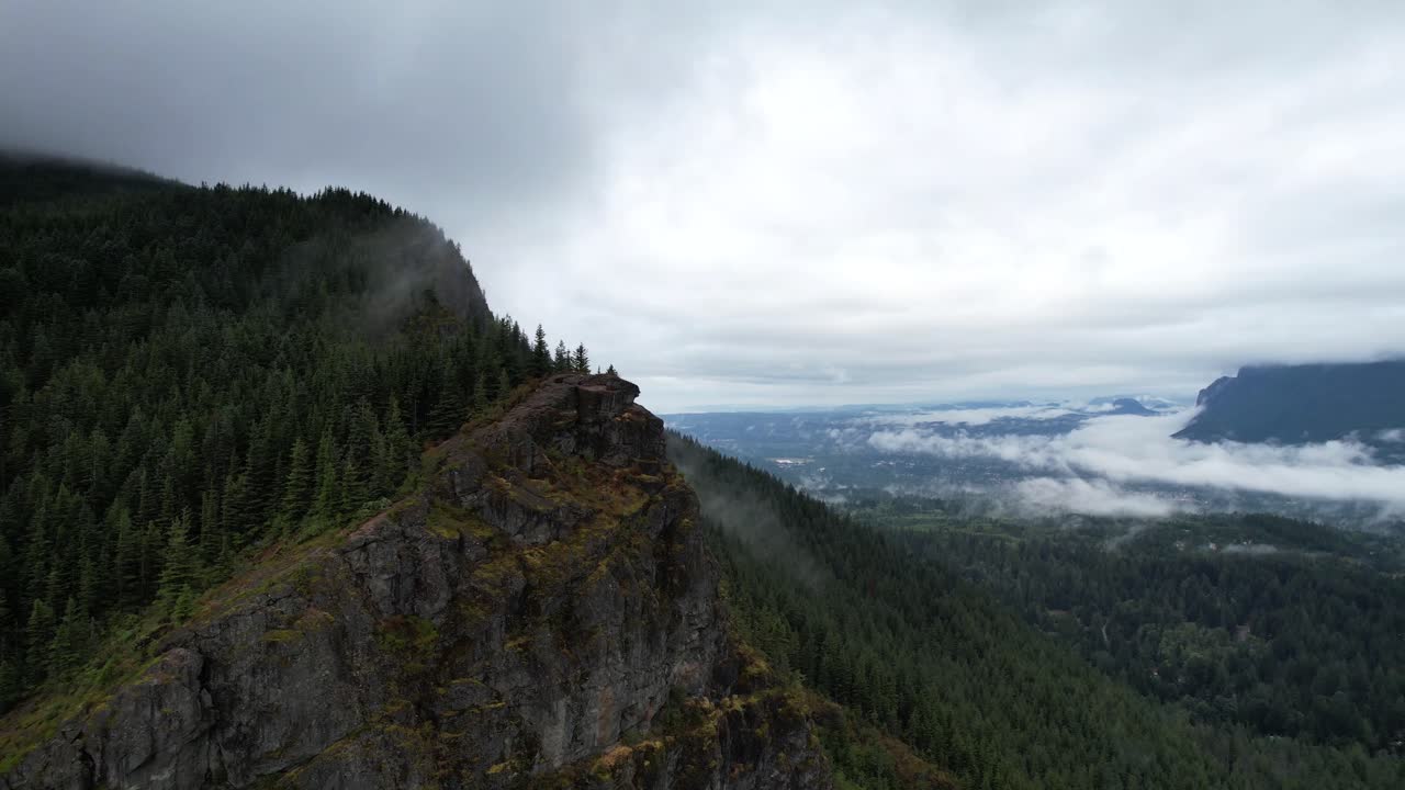 Explore Rattlesnake Ridge in Seattle's Snoqualmie town