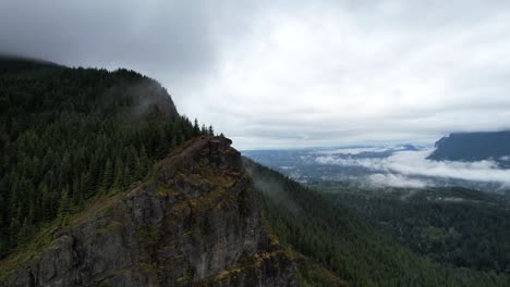 Erkunden-Sie-Rattlesnake-Ridge-In-Seattles-Snoqualmie-Stadt