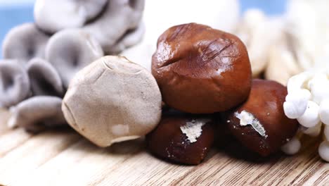 Mixed-mushroom-on-chopping-board-,