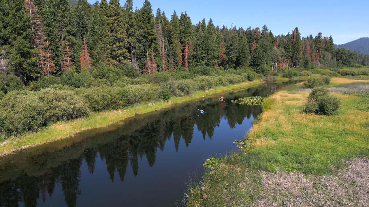 Beautiful Kayaking river in Southern Oregon with bright sunshine viewed form above