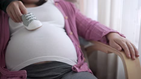 pregnant couple feels love and relax at home.