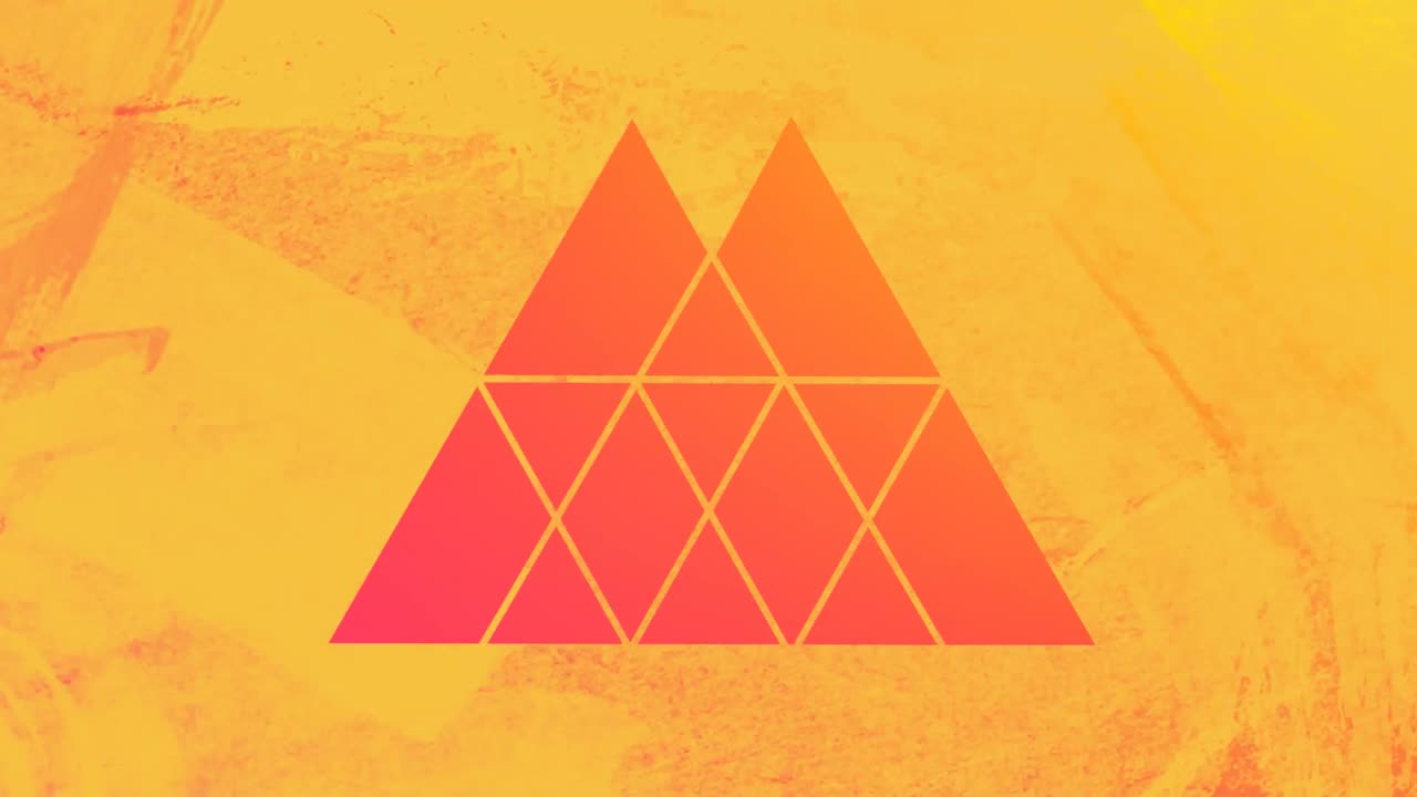 fondo naranja y rosa a través del primer plano de forma triangular amarilla