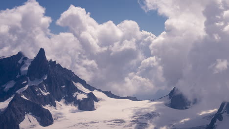 Formación-De-Tormentas-Sobre-Valle-Blanco,-Mont-Blanc