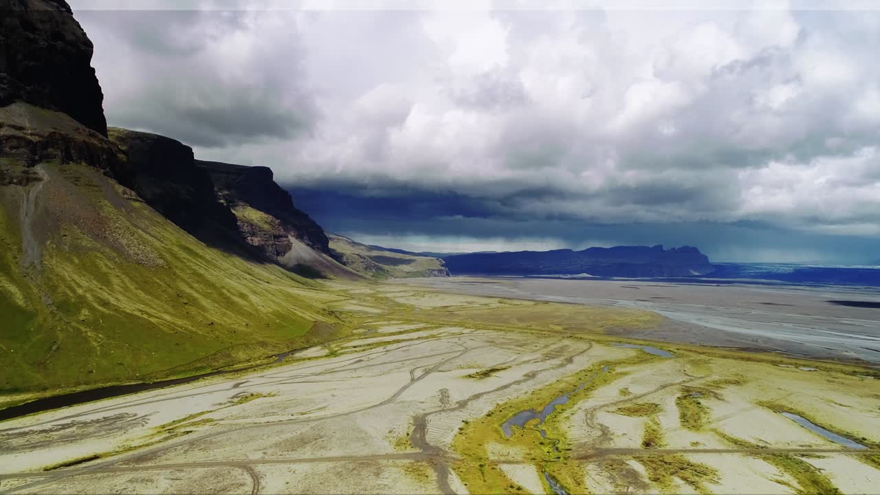 los alrededores del glaciar jokulsarlon, paisaje de islandia
