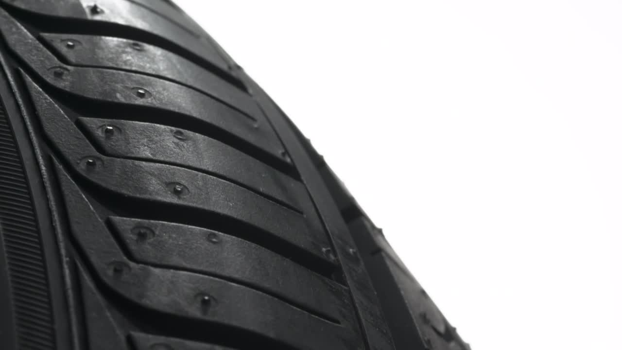 Wheel Tread in Circular Motion in White