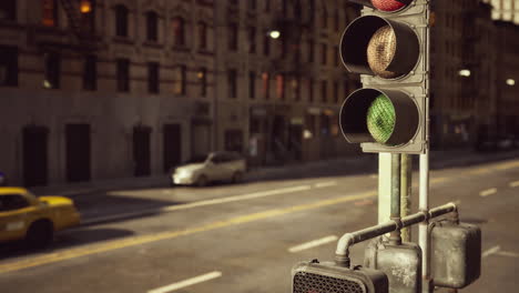 traffic light in a city street