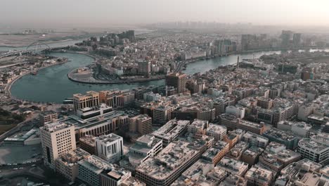 Timelapse-En-Movimiento-De-Imágenes-De-Drones,-Dubai,-Emiratos-Árabes-Unidos