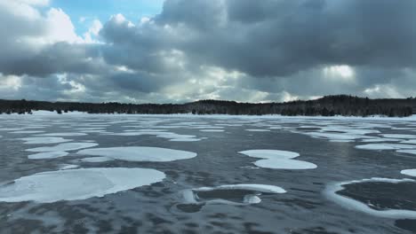 superficie congelada del lago cerca del lago michigan