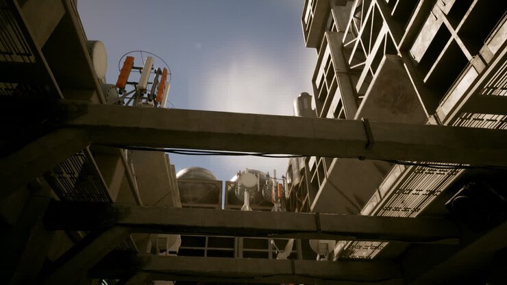 Edificio industrial con vigas de acero y estructuras metálicas