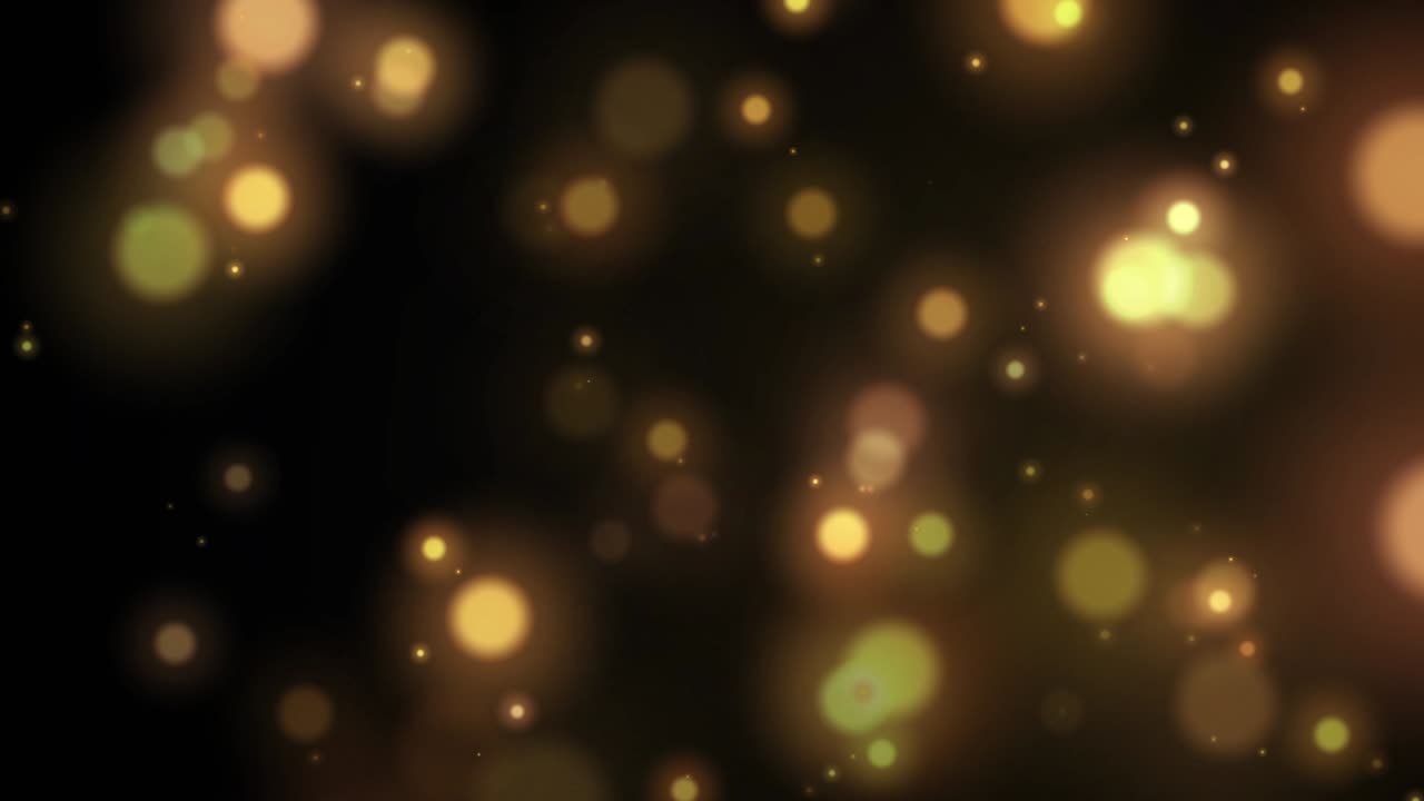bucle sin costura abstracto esfera brillante oro y partícula amarilla cayendo del cielo sobre fondo negro. telón de fondo y concepto de efecto. luciérnaga como. 4k imágenes de video elemento de diseño gráfico de movimiento.