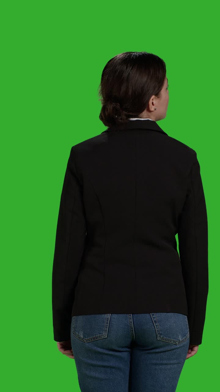 Vertical video: Back view close up of focused businesswoman