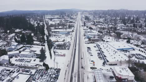 Verkehr-Auf-Stark-Befahrener-Autobahn-Nach-Schneesturm-Luftaufnahme