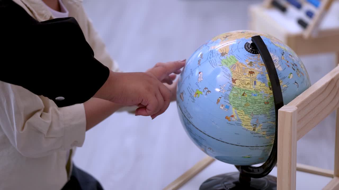 Learning about the World with a Globe