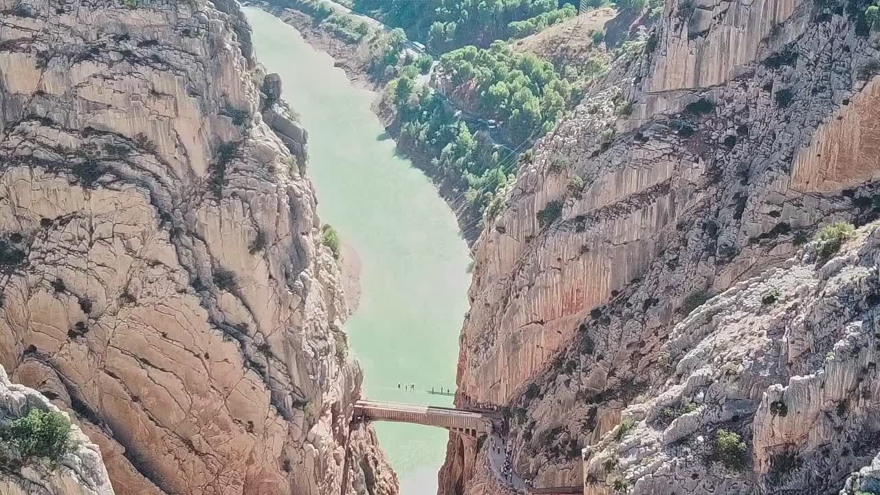 Utforsk det fantastiske landskapet i Málaga, Spania ved broen