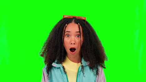 shock, wow y la cara de una mujer en una pantalla verde