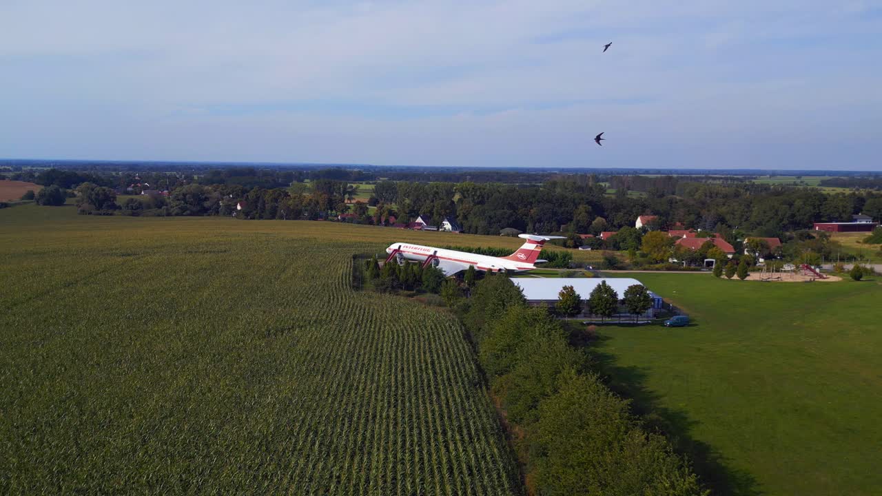 지상에 있는 마법의 공중 위상 비행 ii-62 비행기