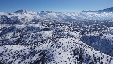 On-a-sunny-day-in-snowy-high-mountains,-an-amazing-sight-unfolds