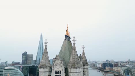 Orbital-right-to-left-drone-shot-of-the-highest-part-of-the-Tower-Bridge-in-London,-England