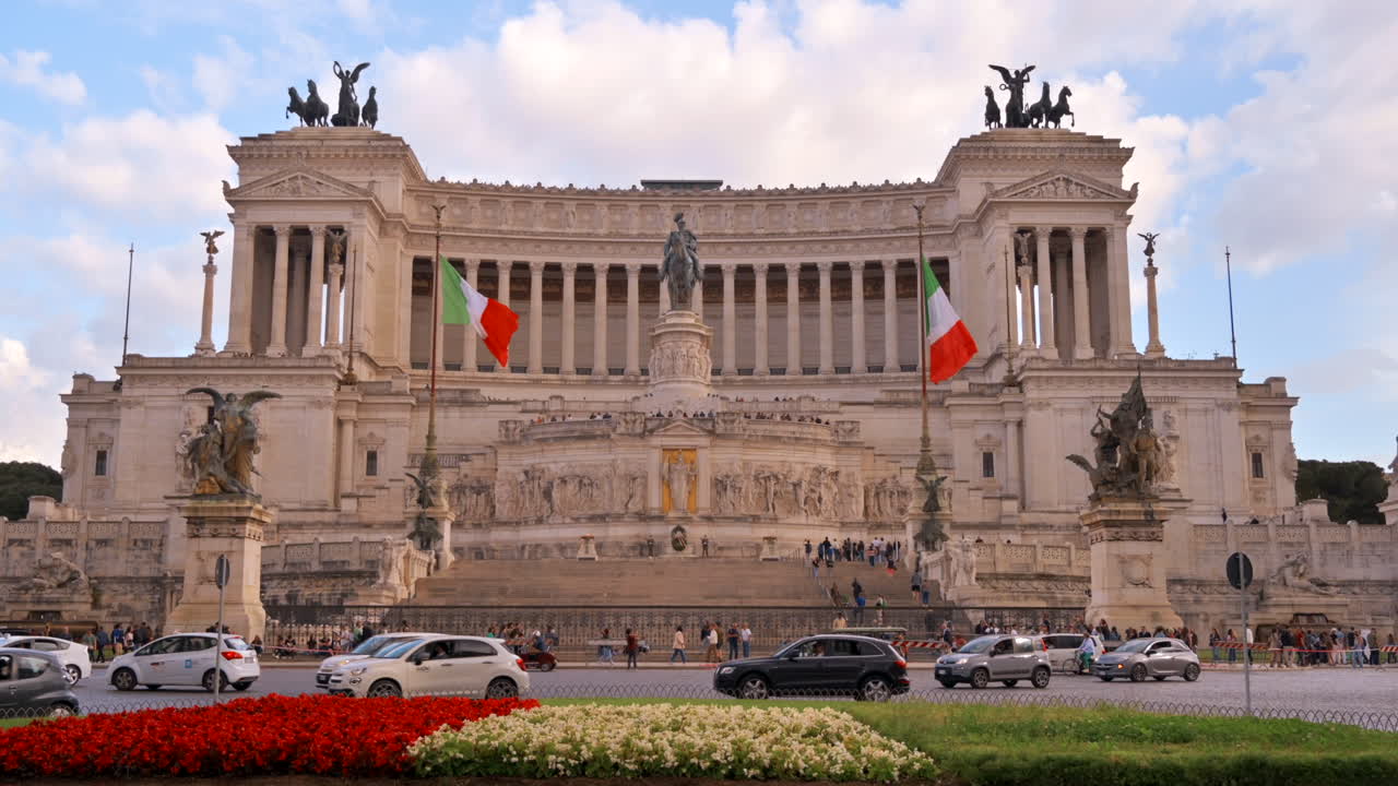 Roma, Italia - 15 agosto 2022: Vista stradale dell'Altare della Patria, Monumento a Vittorio Emanuele II