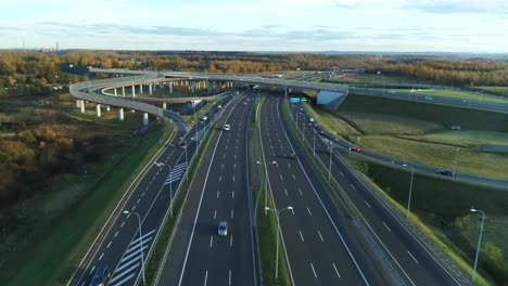 Autopista-De-Drones-En-Una-Hermosa-Puesta-De-Sol---Vista-De-La-Naturaleza