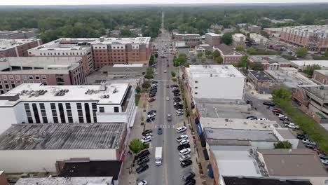 Skyline-Der-Innenstadt-Von-Auburn,-Alabama-Mit-Drohnenvideostall