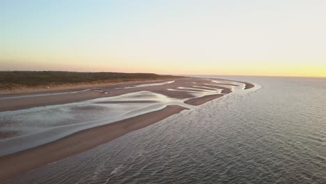 Puesta-De-Sol-En-La-Playa-Holandesa-Breezand-En-Zelanda