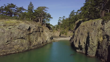 moving between cliff faces in the pacific northwest