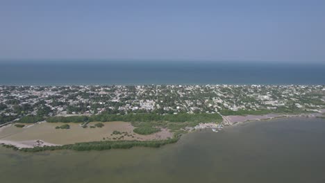 Vista-De-Drones-Del-Pueblo-Pesquero-De-Progreso-En-Yucatán-Con-Su-Manglar-Cerca-De-Merida