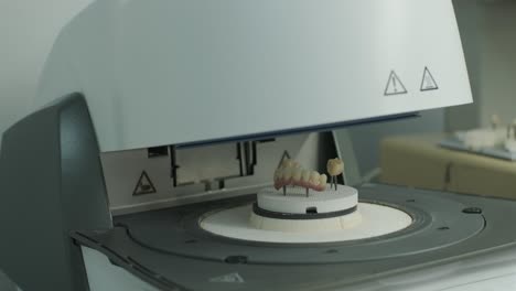 proceso de fabricación de coronas y chapas de zirconia