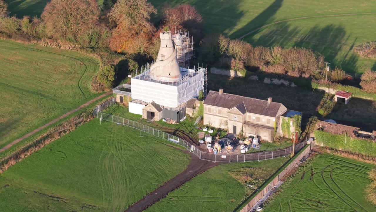 역사적인 농장과 타워의 리모델링