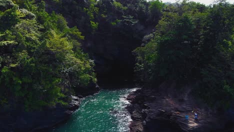 Drohnenaufnahmen-Einer-Bucht-Auf-Der-Karibikinsel-Trinidad