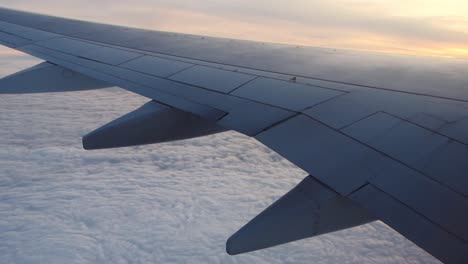 Plane-flight-above-the-clouds-in-evening-light