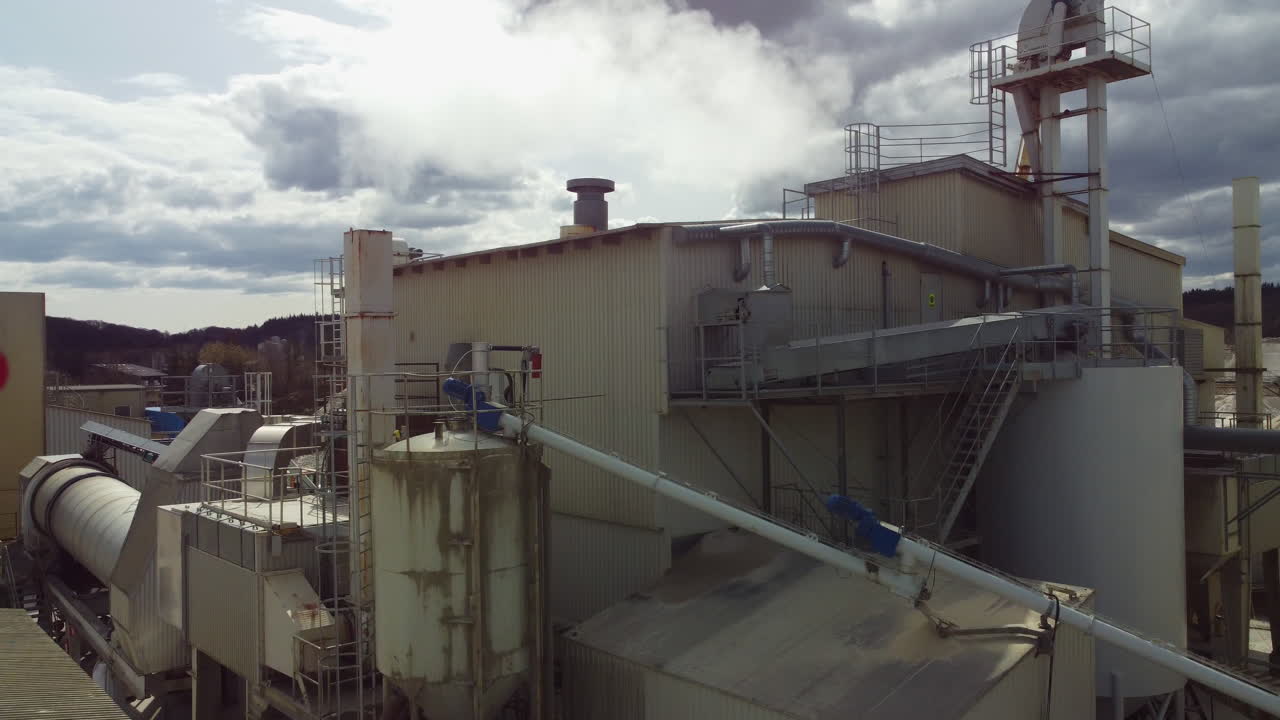 arial: extracción de grava. volar a través de maquinaria