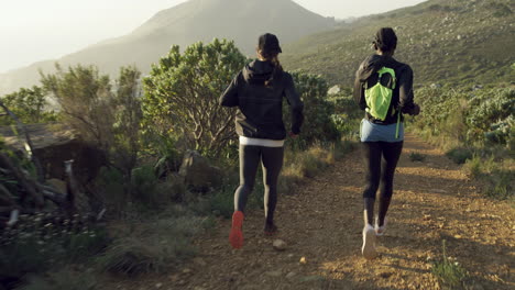 Mit-Meiner-Besten-Freundin-Auf-Die-Trails-Gehen