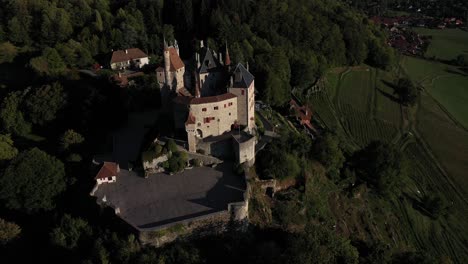 Encantador-Castillo-De-Cuento-De-Hadas-En-Europa