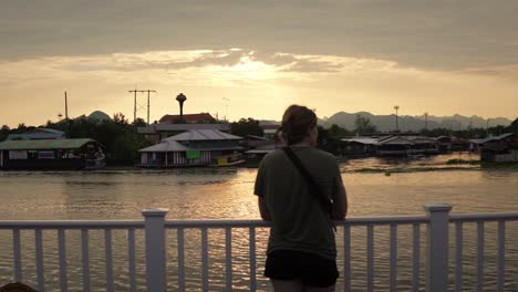 Young-caucasian-lady-travelling-and-exploring-alone-with-city-sunset