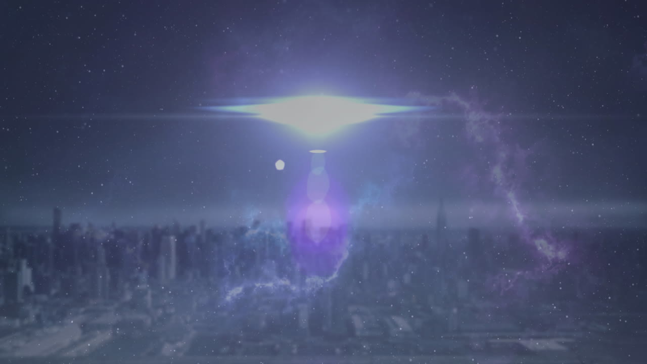 별들과 함께 밤하늘의 도시 지평선 위에서 사라지는 반 ⁇ 이는 반점의 애니메이션