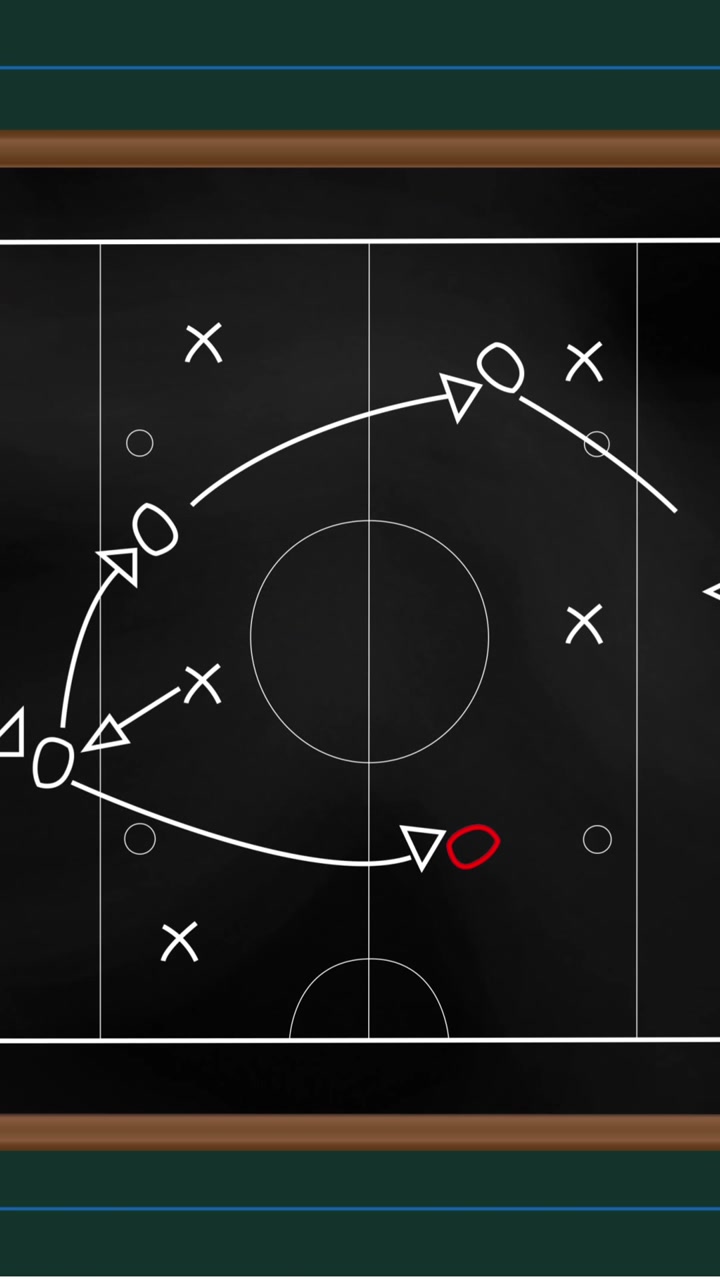 Animazione di strategia su un campo sportivo sopra linee su sfondo blu