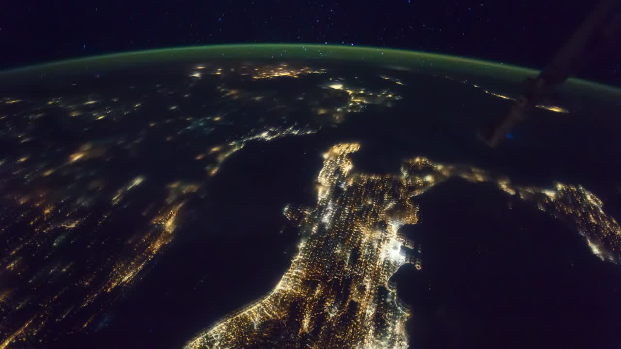 planeta tierra en rotación con aurora y galaxia de estrellas