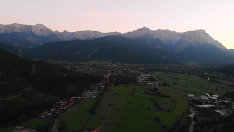 Tomas-De-Drones-De-La-Impresionante-Belleza-De-Los-Alpes-Bávaros-Con-Esta-Colección-De-Material-De-Archivo-De-Alta-Calidad,-Con-Majestuosos-Picos-Montañosos