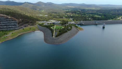 hinze dam advancetown lake with views to the hinterland on a hot day gold coast queensland